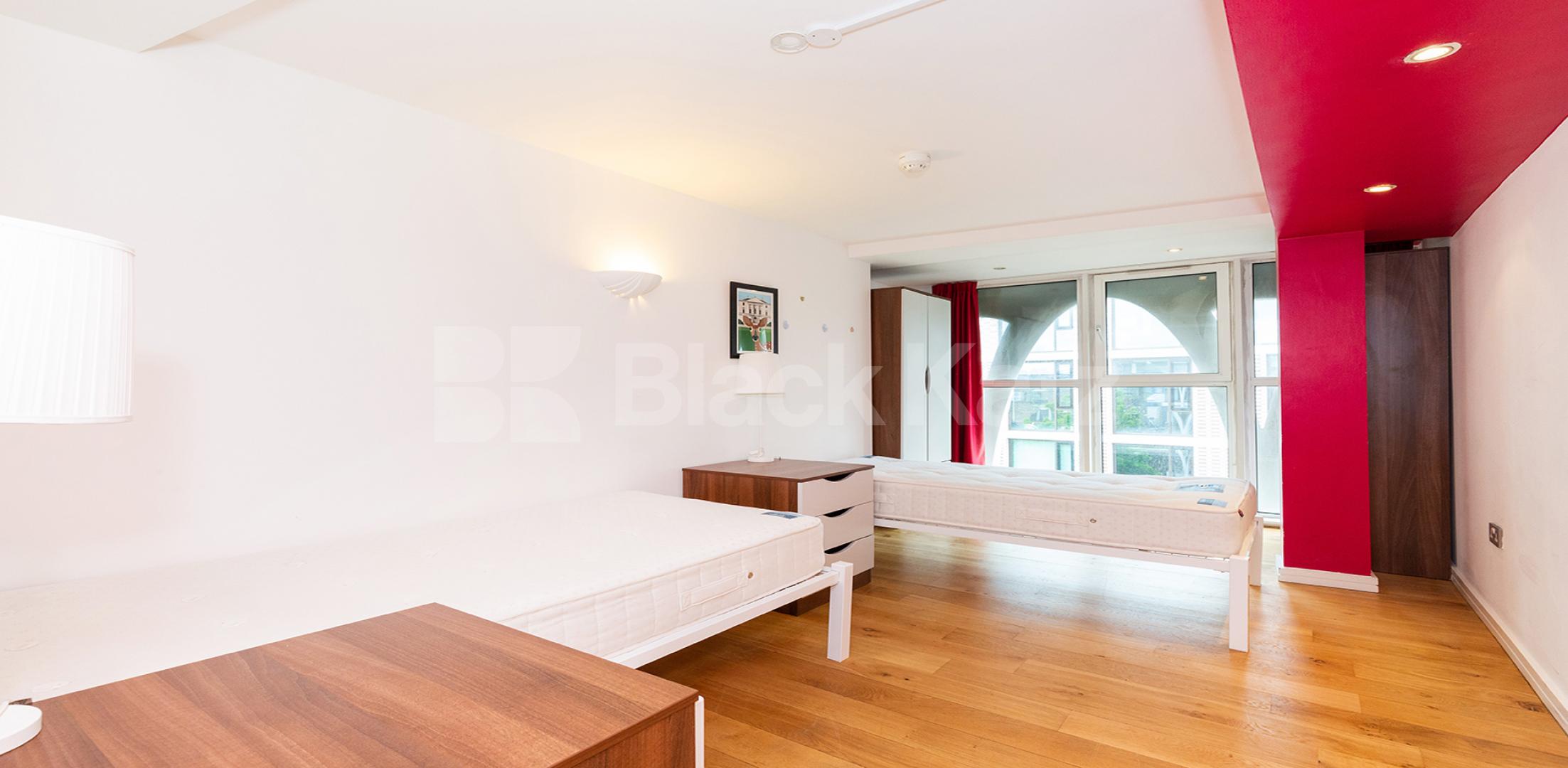 			3 Bedroom, 2 bath, 1 reception Apartment			 Farringdon Road EC1R, CLARKENWELL / FARRINGDON